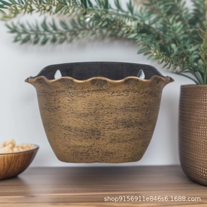 Pots de fleurs muraux en plastique PP en forme de jet de brume, simples et modernes, pour balcons et rampes, vente directe usine - Product Image 4