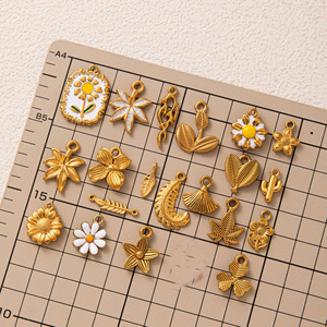 Individuelle DIY Edelstahl-Anhänger Modeschmuck 18k PVD Vergoldete Charms für Halsketten- und Armbandherstellung - Product Image 3
