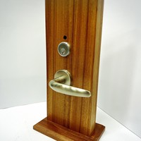 Poignée de porte courbée en chrome poli sur rosette pour ensemble de serrure à mortaise de porte intérieure en bois