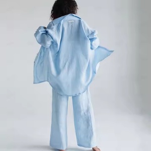 Traje de Lino Personalizado OEM de Alta Calidad: Camisa de Lino Casual Holgada con Botones y Pantalones Rectos de Cintura Alta Elásticos - Product Image 3