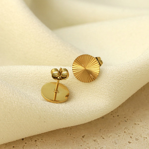Geometric Fan-Shaped Stud Earrings 316 Titanium Steel Gold Electroplated Colorfast Simple Design Fashion Jewelry - Product Image 2
