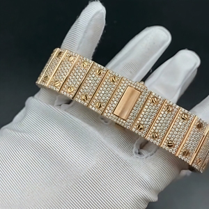 นาฬิกาข้อมือเพชรสำหรับผู้ชาย VVS Moissanite สุดหรูเคสเหล็กกลมพร้อมด้วยหน้าปัดแซฟไฟร์และสายสแตนเลส - Product Image 4