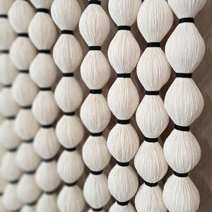 <span class=keywords><strong>Tapisserie</strong></span> murale sphérique en macramé crème de fabrication industrielle, 70x115 cm, dimensions personnalisables pour les projets d'aménagement intérieur d'hôtels - Product Image 4