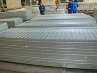 Grille de sécurité en acier galvanisé haute résistance pour passerelle extérieure avec garde-bordures pour système de drainage d'entrepôt de construction
