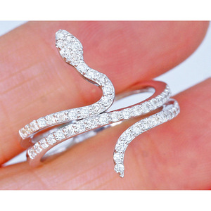 Anello di Diamanti F132 in Oro Bianco, Taglio Brillante Rotondo, Colore D Naturale, Gioiello di Lusso per Fidanzamento Femminile - Product Image 4