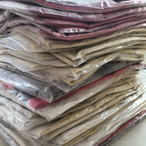 เสื้อฟุตบอลชายคอวี แบรนด์ไทย ดีไซน์สีตัดต่อ แขนสั้น ผ้าโพลีเอไมด์ ของใหม่ ไม่เคยใช้งาน - Product Image 3