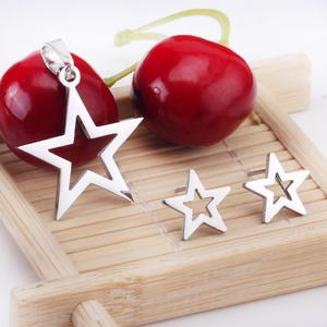 Conjunto de Joyería de Moda en Acero Inoxidable con Baño de Oro de 18K, Collar con Colgante de Estrella Hueca y Aretes, Joyería Minimalista para Mujer - Product Image 2