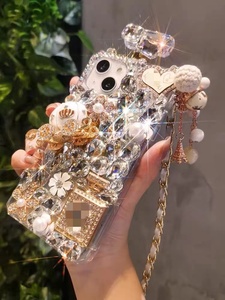 حافظة هاتف فاخرة بتصميم عربة اليقطين وزجاجة عطر مرصعة بحجر الراين لأجهزة آيفون 16 برو ماكس و15 و14 و13 و12 برو ماكس - Product Image 3