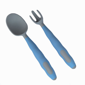 <span class=keywords><strong>Cuchara</strong></span> de viaje <span class=keywords><strong>curva</strong></span> de PP para regalo de bebé, utensilio de alimentación de silicona para niño, juego de <span class=keywords><strong>cuchara</strong></span> y tenedor de entrenamiento con mango Curvo - Product Image 3
