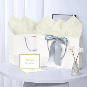 ถุงกระดาษช้อปปิ้งแบบมีหูหิ้วริบบิ้นหรูหรา  ถุงของขวัญกระดาษพิมพ์ลายนูนตามสั่ง พร้อมโลโก้ - Product Image 4