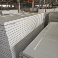 Porte de salle de bain en matériau WPC avec des caractéristiques imperméables et résistantes à l'humidité, parfaite pour les espaces modernes