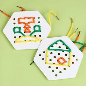Cartes de couture éducatives en bois double face pour les enfants de 5 à 7 ans - Cartes de couture pour développer la motricité fine - Product Image 5