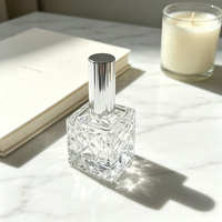 Flacon d'échantillon de parfum en verre de 10 ml, atomiseur à fine brume, rechargeable, design cube d'eau, pompe de pulvérisation en métal, portable pour les voyages