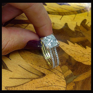 Anello da Donna con Zirconia Cubica Taglio Quadrato, Stile Matrimoniale, Gioiello alla Moda - Product Image 2
