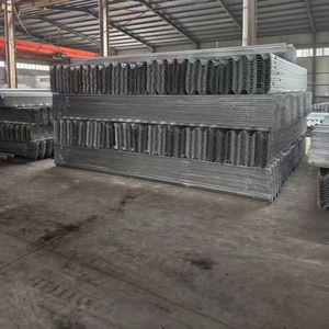 Barrière de sécurité routière Shunyi 456*60 en acier galvanisé à chaud, barrière anti-collision pour autoroute, à trois ou deux vagues - Product Image 2