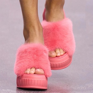 Sandales en fourrure pour femmes à talon compensé haut, semelle épaisse, couleur unie, mules à bout ouvert, chaussures compensées à plateforme - Product Image 2