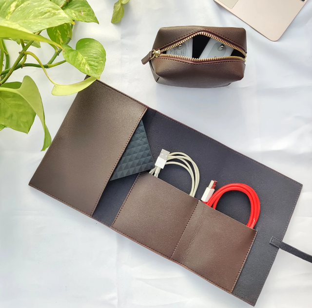 Low  Price Custom Vegan Leather Roll up Charger Pouch Travel Tech Storage Cable Earphone Organizer