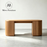 Bureau d'étude et de travail contemporain au design moderne et épuré, table ovale en bois brun avec rangement pour ordinateur et jeux