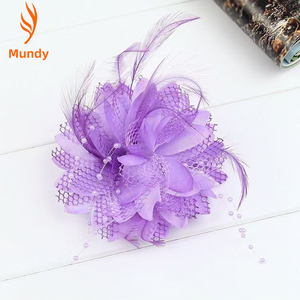 Pinza para el pelo con plumas y flores de seda para fiestas, bodas, festivales, escenarios, cosplay y looks casuales - Product Image 6
