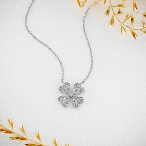 Collar de Trébol con Diamantes en Oro de 18k: Colgante de Flor con Pavé, Cadena Ajustable - Product Image 6