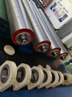 Rouleau en acier de haute qualité, équilibrage dynamique stable et bonne élasticité, rouleau de contact pour machine à poncer de l'industrie du bois