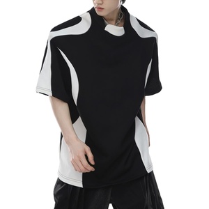 T-<span class=keywords><strong>shirt</strong></span> homme 2026 personnalisé à empiècements déstructurés, manches courtes, col rond, avec <span class=keywords><strong>épaulettes</strong></span> - Product Image 1