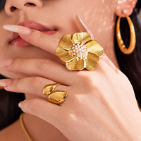 Nouvelle bague de luxe 2026 en acier inoxydable plaqué or 18 carats, forme géométrique irrégulière en fleur, pour femme, idéale pour les fêtes et les fiançailles