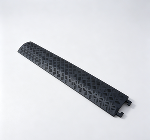 Protecteur de câble électrique extérieur en PVC flexible, rampe de protection de câble au sol en caoutchouc pour passage routier - Product Image 1