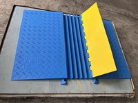 Haute qualité bleu couleur extérieur intérieur caoutchouc câble couverture rampe ponts 5 canaux fauteuil roulant câble rampe protecteur