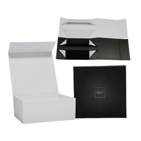 Boîte en carton rigide personnalisée de luxe avec logo en relief pour l'emballage de vêtements, de chaussures et de chaussettes, fermeture magnétique, recyclable, pliable