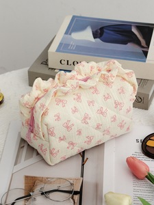 Pochette à maquillage matelassée faite à la main, pochette cosmétique en coton fleuri personnalisée, grande capacité, fermeture éclair, personnalisée, mignonne, cœur rouge - Product Image 2