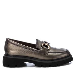 Mocassins plats pour femmes Carmela en bronze avec détail de boucle métallique - Product Image 1