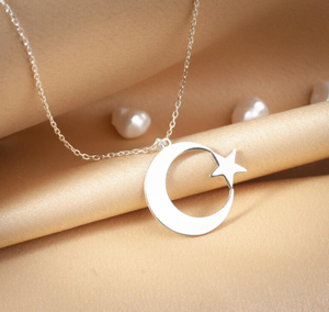 Collana Trendy con Ciondolo Luna e Stella in Acciaio Inossidabile Placcato Oro, con Catena a Maglie, Gioielli Turchi - Product Image 3
