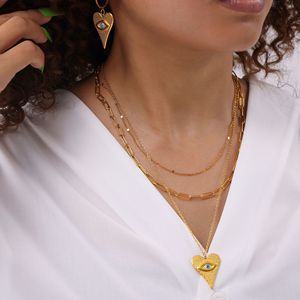 Collar con Colgante de Corazón Texturizado con Ojo Turco, Chapado en Oro de 18K |   Cadena de Acero Inoxidable en Capas con Símbolo Protector - Product Image 2