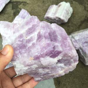 Naturale grezzo grezzi <span class=keywords><strong>kunzite</strong></span> cristallo di quarzo tumbled <span class=keywords><strong>pietra</strong></span> di guarigione Della <span class=keywords><strong>Pietra</strong></span> Preziosa di cristallo di <span class=keywords><strong>pietra</strong></span> per la decorazione - Product Image 3