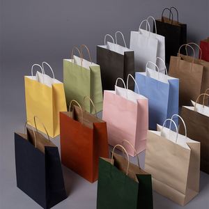 Sacs en papier kraft de luxe en gros, sacs de shopping colorés imperméables et bon marché avec poignée en corde durable, style classique pour les boutiques - Product Image 1