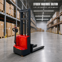 Gerbeur entièrement électrique avec hauteur de levage réglable et options multi-capacités pour la manutention et le stockage de marchandises en entrepôt