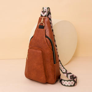 Bolso bandolera de piel sintética suave retro, bolsos de pecho a la moda de gran capacidad con correas de hombro estampadas - Product Image 6