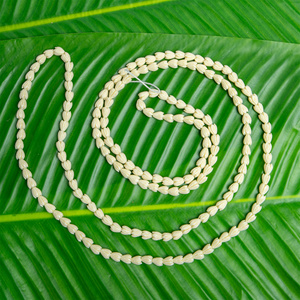 Collar de Flores Pequeñas de Pikake Hawaianas de Resina, Estilo Tropical, para Graduación, Bodas y Bailes - Product Image 5