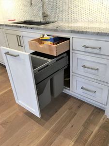 Diseño simple Coctelera blanca Pintura Muebles de cocina Gabinetes - Product Image 1