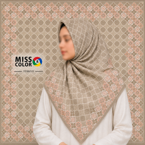 Foulard carré imprimé numérique Miss Color 120x120 cm en polyester chiffon de qualité supérieure, doux, léger et respirant, effet coton - Product Image 2