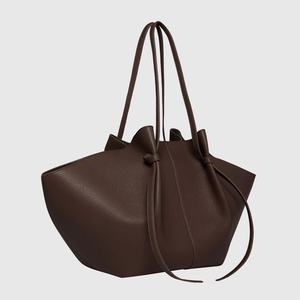 حقيبة كتف نسائية فاخرة جديدة من العلامة التجارية YZ، مصنوعة من الجلد الأصلي بسعة كبيرة حزام حقيبة يد منقوش بشعار - Product Image 3