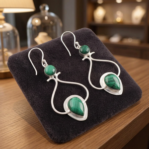Boucles d'oreilles indiennes élégantes en malachite verte, en argent sterling 925, pour femmes et filles, à porter lors de fêtes. - Product Image 1