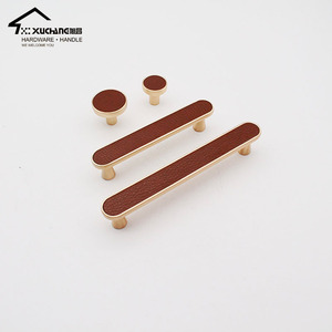 باب وخزانة ملابس من النحاس المصقول من الجلد البني بتصميم كلاسيكي على الطراز الأوروبي لأدراج المطبخ - Product Image 6