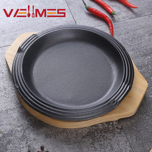Piastra Rotonda in Ghisa Pretrattata Antiaderente per Bistecche, Vassoio di Servizio in Legno, Piatto da Griglia Multimisura per BBQ Coreano e Steakhouse - Product Image 6