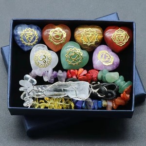 Ensemble de Pierres Naturelles de Guérison 7 Chakras en Gros, Collier Pendentif Cœur Gravé et Bracelet à Éclats de Chakra avec Boîte Cadeau - Product Image 1