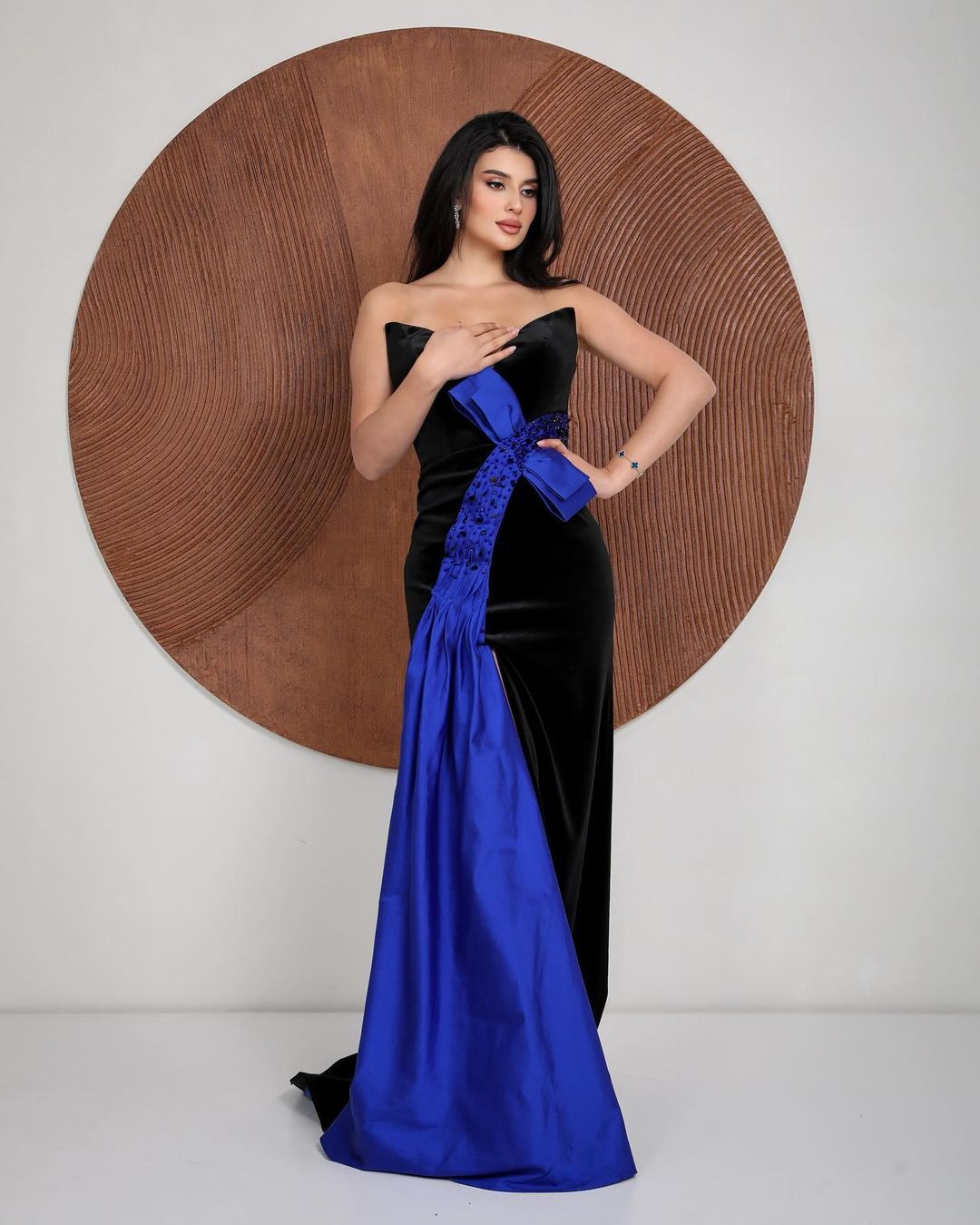 black long sleeve cut out dress Cut-Out Sleeves Wedding Guest related:codami-halter-mini-dress-lace-black-1 Size:UK 20 English Factory - Striped
