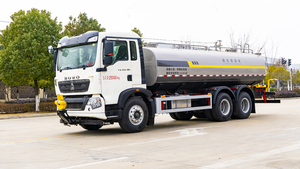 Camion de pulvérisation diesel Sinotruk Howo 6X4, pompe à eau moteur personnalisée haut de gamme, buse haute pression, norme nationale incendie - Product Image 3
