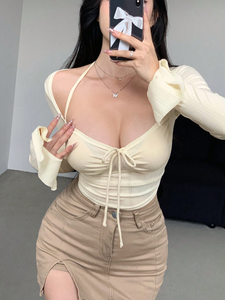 T-<span class=keywords><strong>shirt</strong></span> court à manches longues et col licou échancré style Pure Desire pour <span class=keywords><strong>femme</strong></span>, collection été 2025 – Tendance et décontracté - Product Image 4