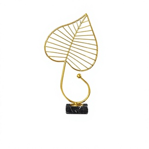 Escultura de Hojas Moderna Hecha a Mano, Centro de Mesa de Hierro, Estatua de Metal de Alta Calidad - Product Image 1